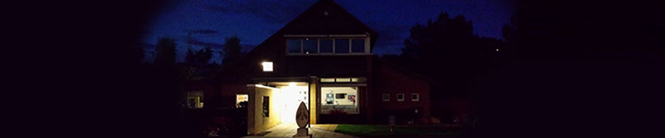 Macqueen vets entrance at night